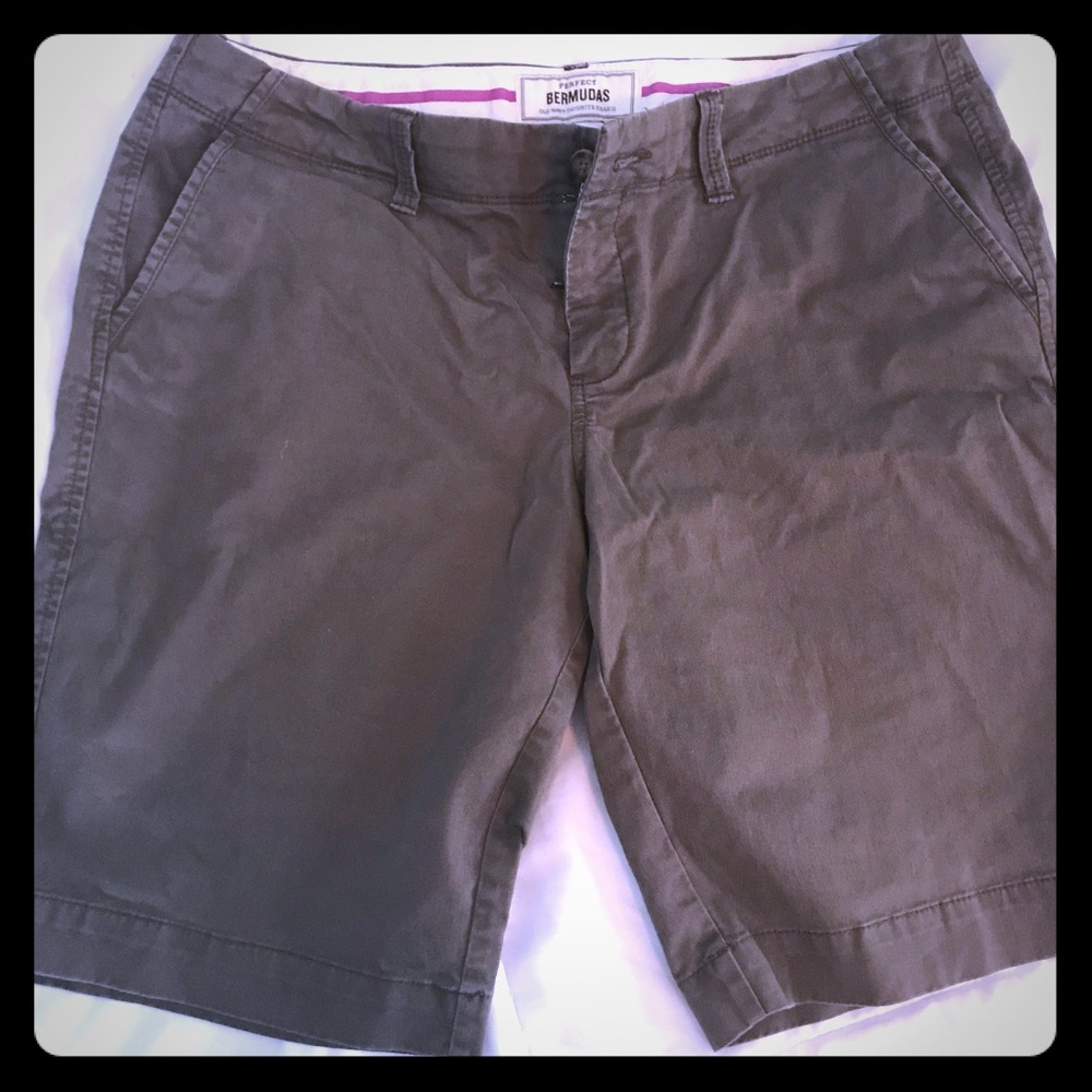 Brownish/khaki bermuda shorts. Size 10.